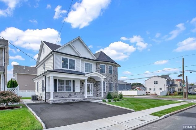 270 Wilson St, Saddle Brook, NJ 07663