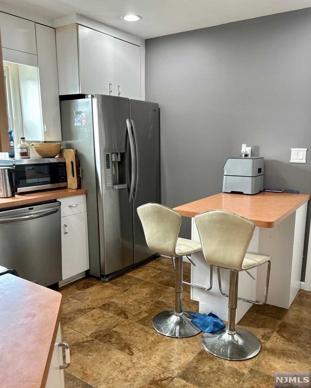 488 Steinway Rd, Saddle Brook, NJ 07663