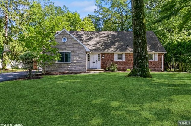 134 Thatcher Rd, Tenafly, NJ 07670