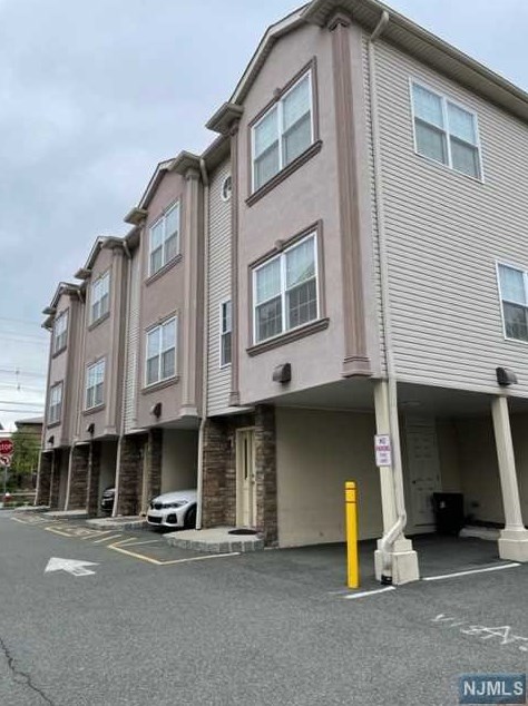 734 County Ave #b2, Secaucus, NJ 07094