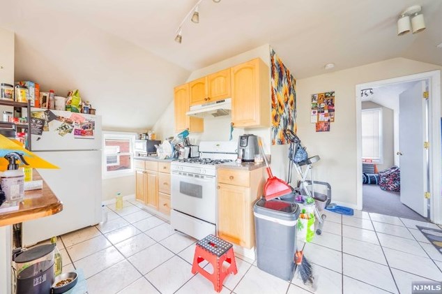 355 Garibaldi Ave, Lodi, NJ 07644