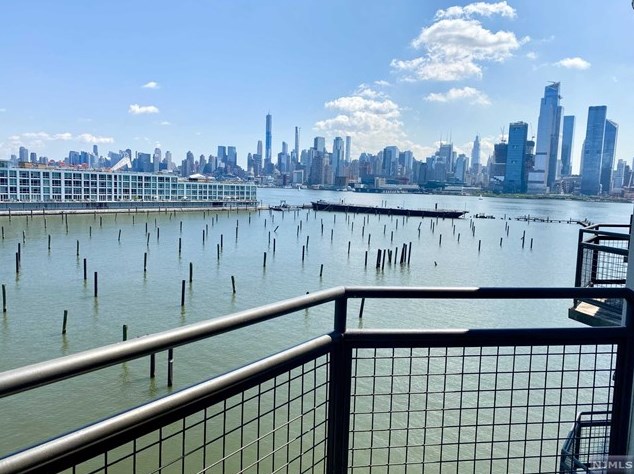 600 Harbor Blvd Unit 1015, Union City, NJ 07086