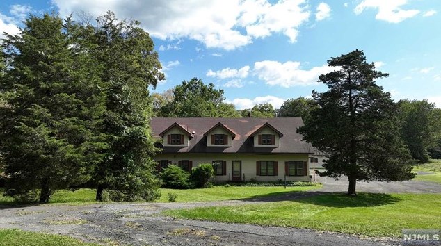 210 W Saddle River Rd, Upper Saddle River, NJ 07458