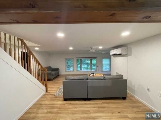 5 Carib Trl, Jefferson Twp, NJ 07438