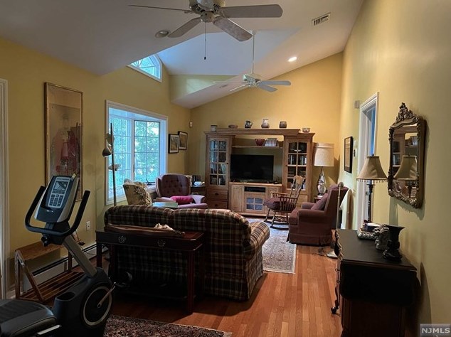 44 Gabriel Way, Westwood NJ  07676-4530 exterior