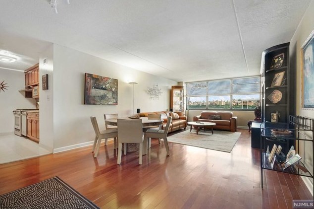 7004 Blvd E #10m, West New York, NJ 07093
