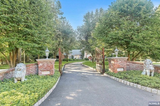 26 Ash Rd, Upper Saddle River, NJ 07458