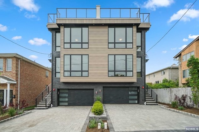 2285 7th St, West Fort Lee, NJ 07024