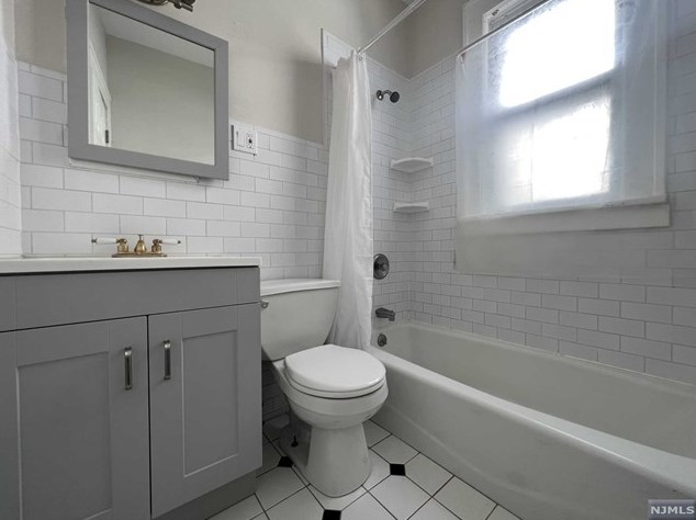103 Knapp Ave #2, Clifton, NJ 07011