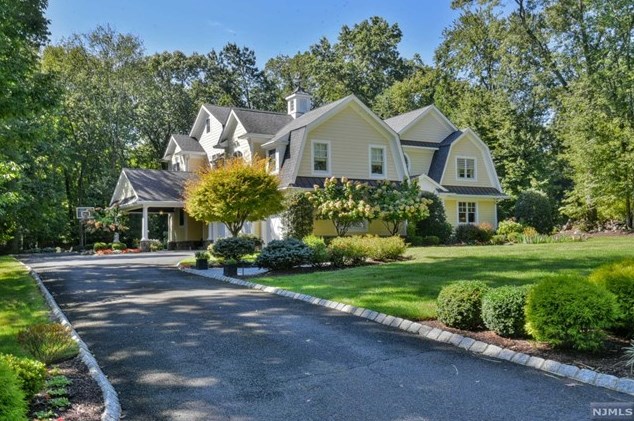 547 Eder Ave, Wyckoff, NJ 07481-1146