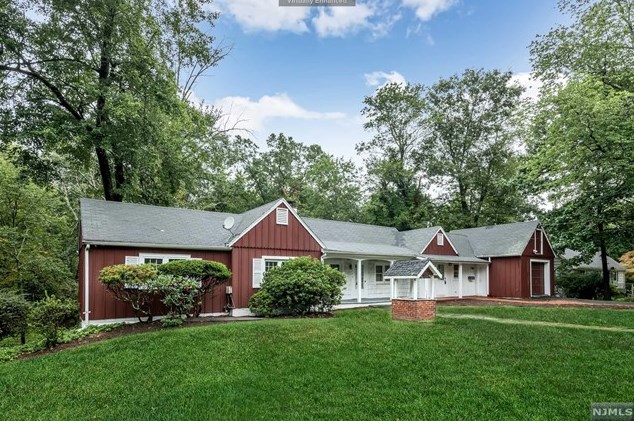 570 Brookside Ave, Allendale, NJ 07401
