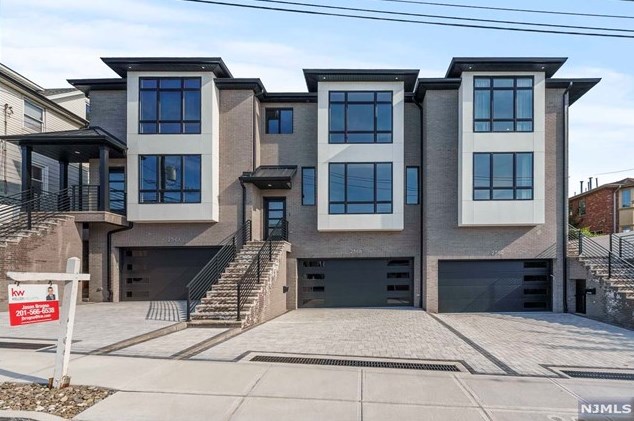 256 7th St #c, Palisades Park, NJ 07650
