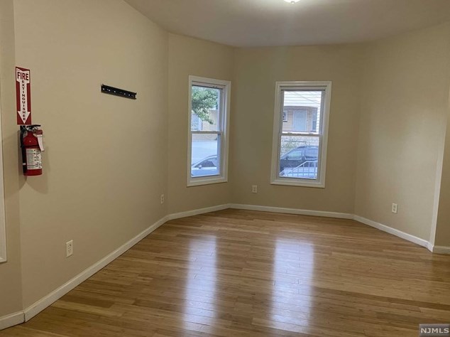318-320 E 21st St #1, Paterson, NJ 07513