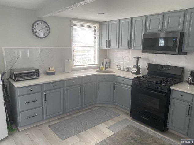 301 Lembeck Ave, Jersey City, NJ 07305-1837