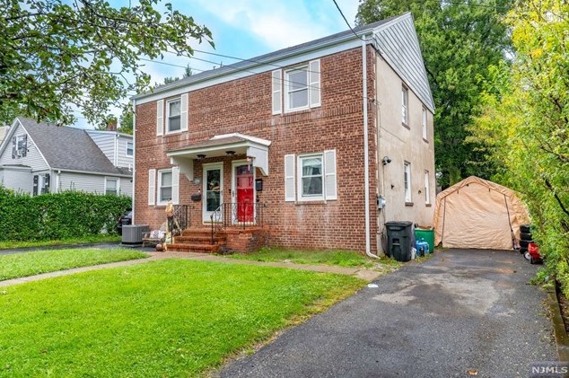 296 Larch Ave, Dumont, NJ 07628