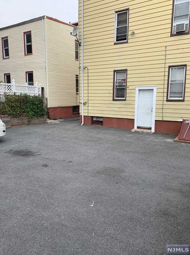 89 W Allen St, Irvington, NJ 07111