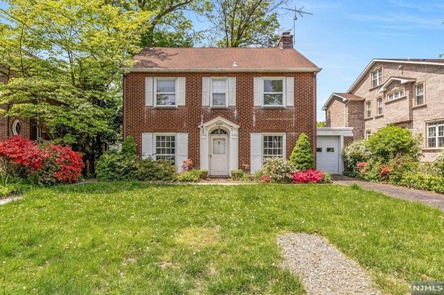 1290 Fayette St, Teaneck, NJ 07666