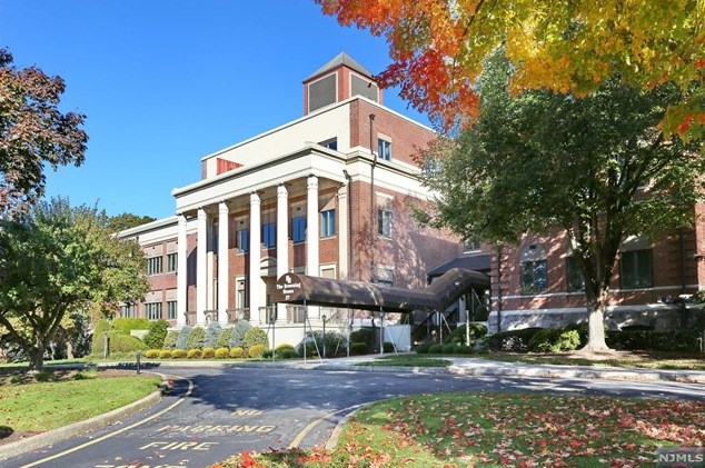 27 Clinton Ave, Tenafly NJ  07670-2051 exterior