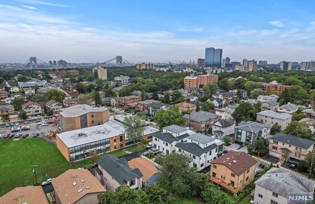 281 Myrtle Ave, West Fort Lee, NJ 07024-4029