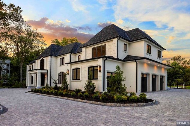 22 Burning Hollow Rd, Upper Saddle River, NJ 07458