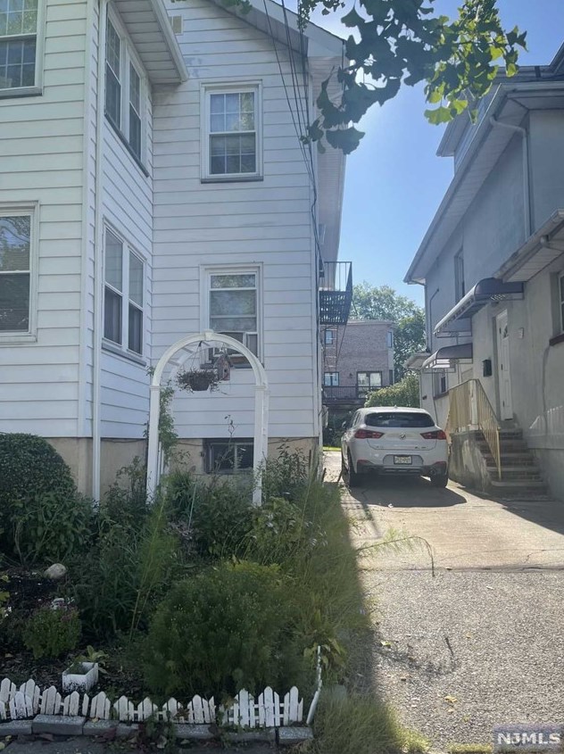 442 2nd St #1fl, Palisades Park, NJ 07650