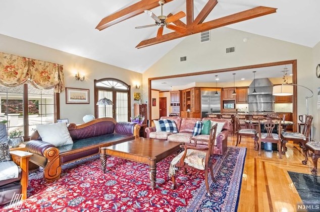 1060 Arcadian Way, West Fort Lee NJ 07024-6306 exterior