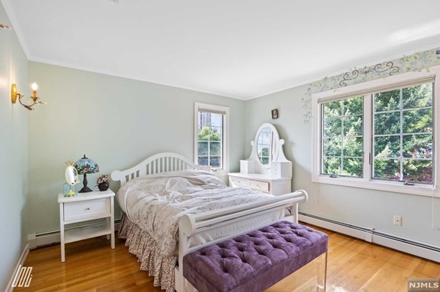 1060 Arcadian Way, West Fort Lee NJ 07024-6306 exterior