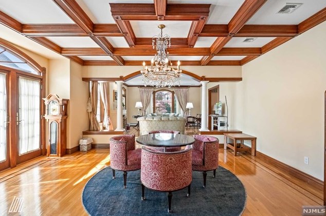 1060 Arcadian Way, West Fort Lee NJ 07024-6306 exterior