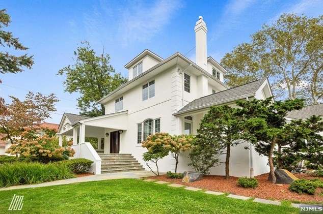 1060 Arcadian Way, West Fort Lee, NJ 07024-6348
