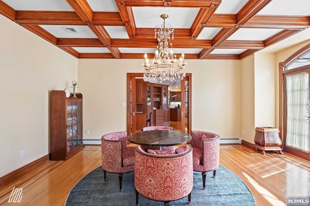 1060 Arcadian Way, West Fort Lee NJ 07024-6306 exterior