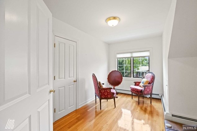 1060 Arcadian Way, West Fort Lee NJ 07024-6306 exterior