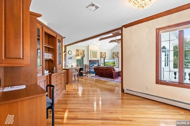 1060 Arcadian Way, West Fort Lee NJ 07024-6306 exterior