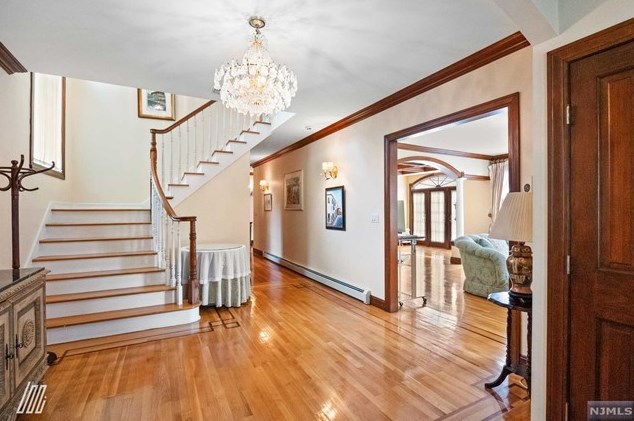 1060 Arcadian Way, West Fort Lee NJ 07024-6306 exterior