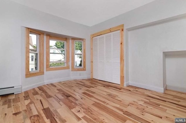 22 Valley Pl, Edgewater, NJ 07020
