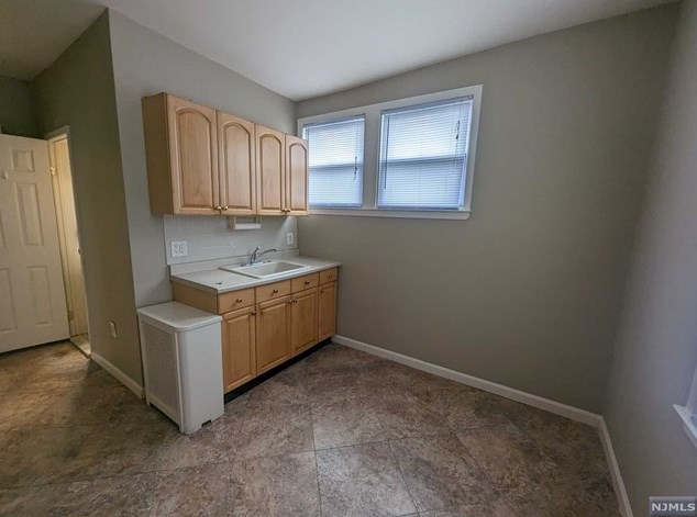 202 2nd Ave, Lyndhurst NJ  07071-1444 exterior