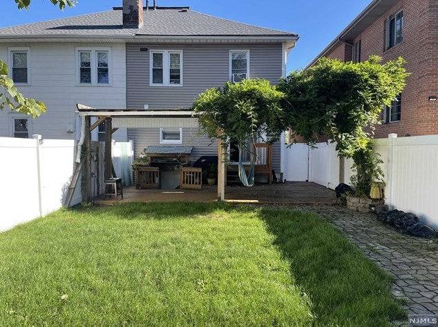 24 Cumbermeade Rd #1, West Fort Lee, NJ 07024