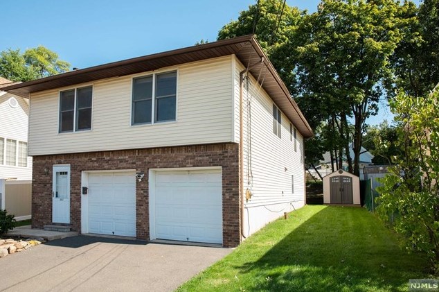 2052 Hoefleys Ln, West Fort Lee, NJ 07024