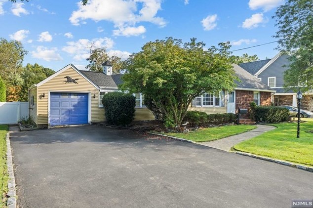 228 Spring Valley Rd, Paramus, NJ 07652
