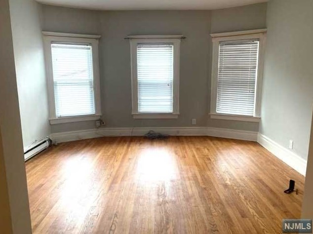 633 2nd Ave, Lyndhurst NJ  07071-1220 exterior
