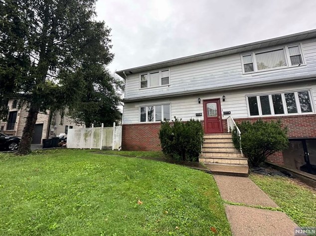 8 Ferrary Pl, West Paterson, NJ 07424