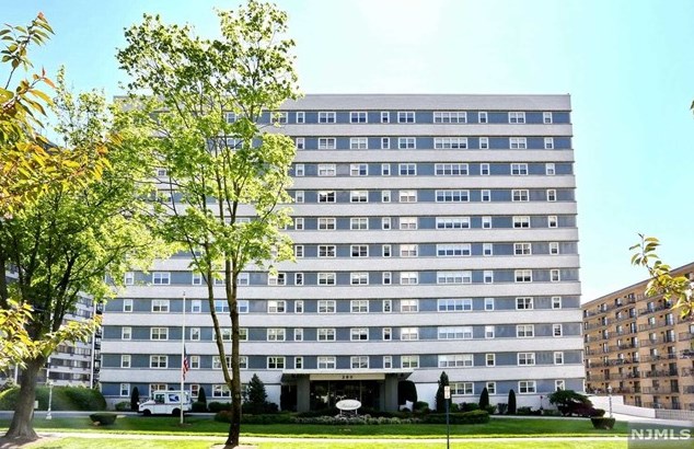 280 Prospect Ave #8d, Hackensack, NJ 07601