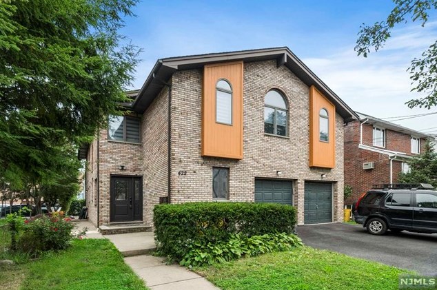 422 3rd St, Palisades Park, NJ 07650
