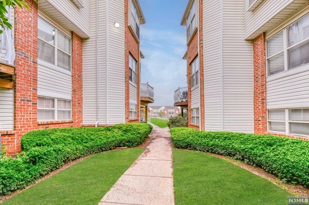 748 Harbortown Blvd, Perth Amboy, NJ 08861