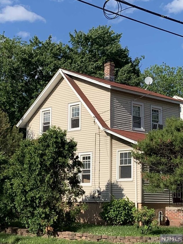 35 Chestnut St, Tenafly NJ  07670-1722 exterior
