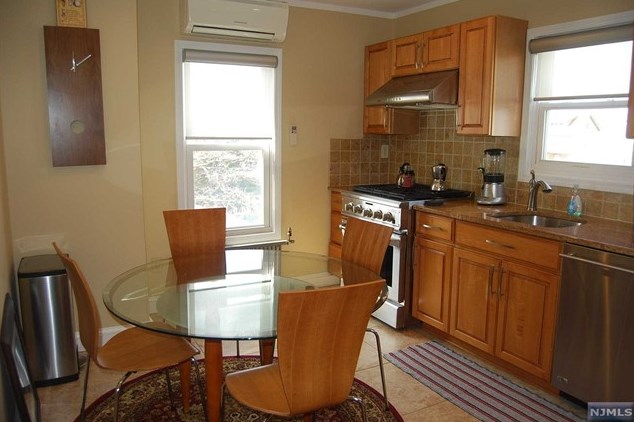 208 Valley Brook Ave, Lyndhurst, NJ 07071