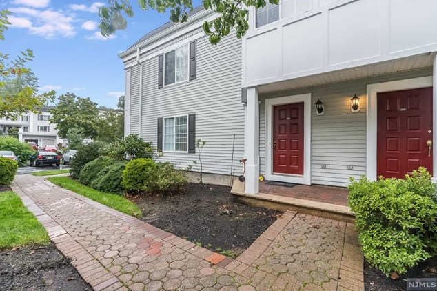 257 Riveredge Dr, Chatham Township, NJ 07928