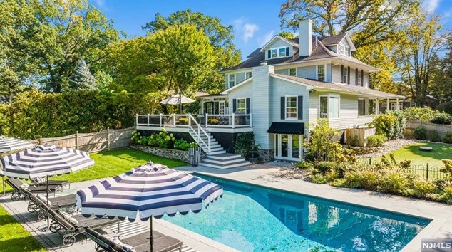 55 Valley View Ave, Ridgewood, NJ 07450