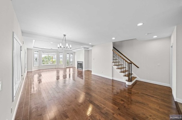 596 Undercliff Ave, Edgewater, NJ 07020