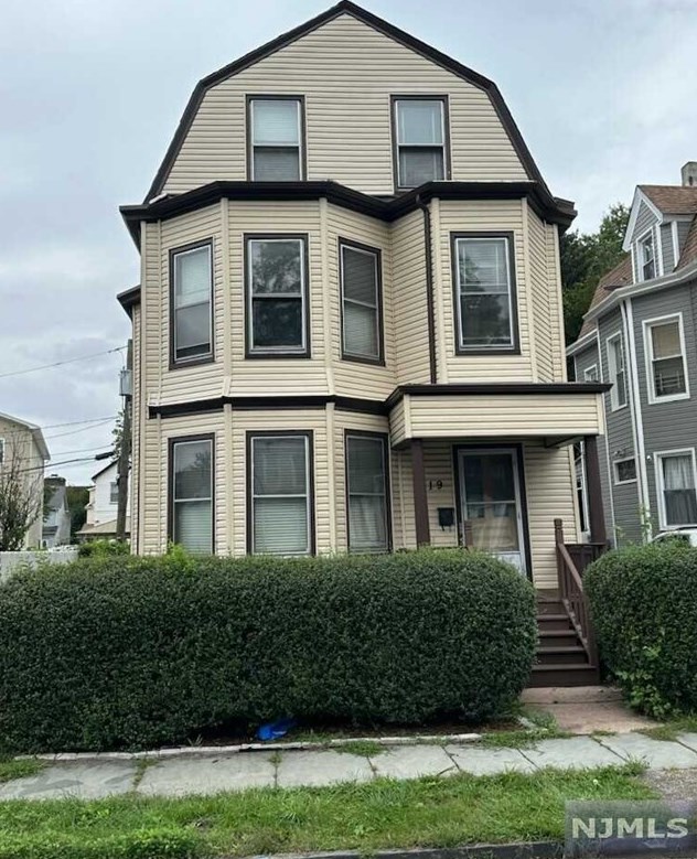19 Girard Ave, East Orange, NJ 07017