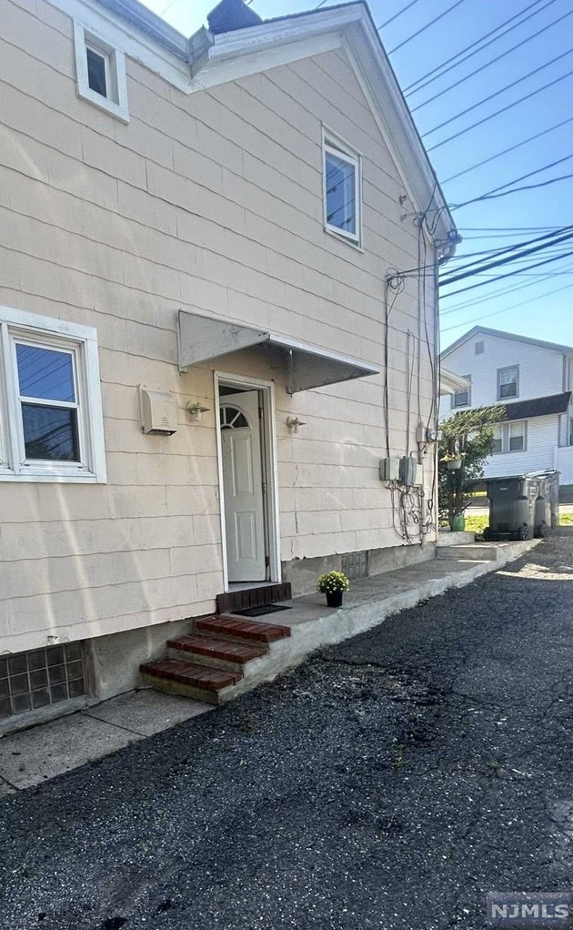 117 Prospect Ave, Bergenfield NJ  07621-1219 exterior